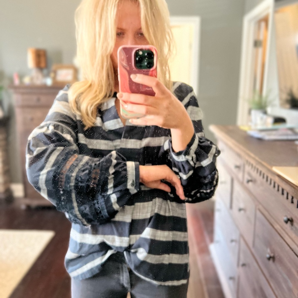 Brand who what where size xs Grey/black embellished sleeve top